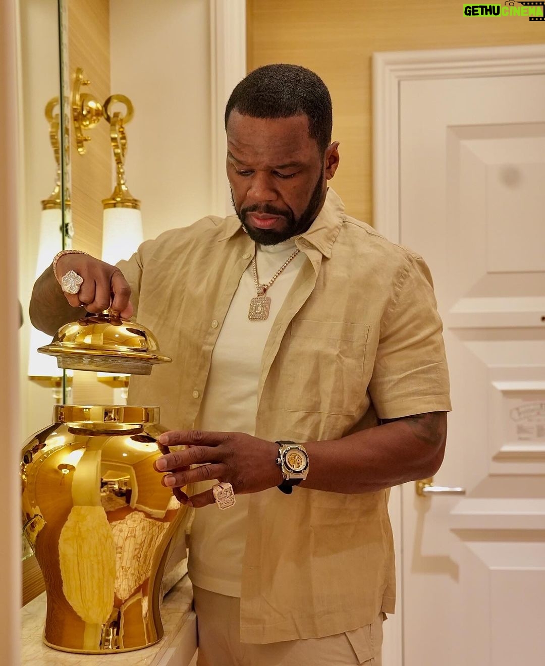 50 Cent - 243.9K Likes - I think this year is my year, I’m focused I have no distractions but I have the biggest project I ever took on. I’m ready let’s work ! @bransoncognac @lecheminduroi