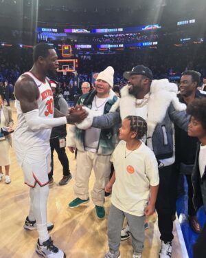 50 Cent Instagram - Merry Christmas 🎄🎁 enjoy every minute of it God bless you. @bransoncognac @lecheminduroi