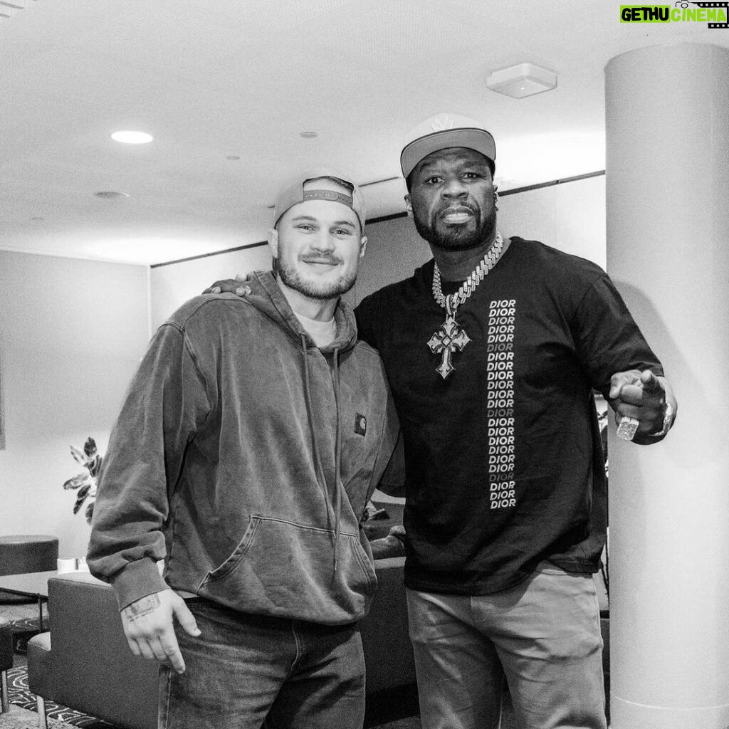 50 Cent Instagram - My boy @zachlanebryan stopped by to see me last night. I told him, he the best new everything in country music. Melbourne was 🔥 show 2 tonight. @bransoncognac @lecheminduroi @thefinallaptour Melbourne, Australia
