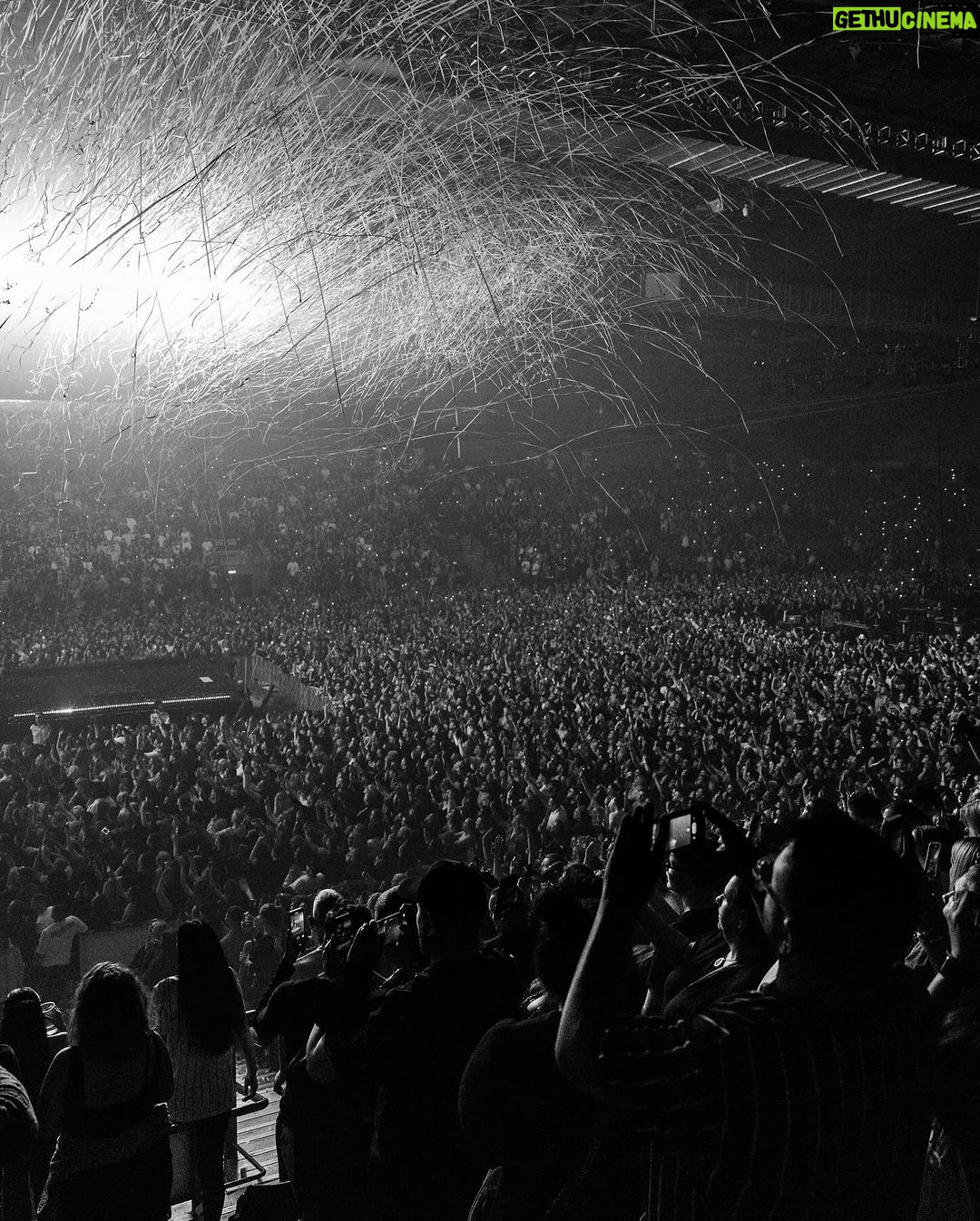 50 Cent Instagram - Newcastle was lit 🔥 we are gonna see what’s up with Glasgow tonight, THE 50CENT THING IS READY ! @bransoncognac @lecheminduroi New Castle, England