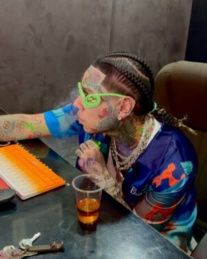 6ix9ine Instagram - BLACKBALLED ™️ ⚫️ EP 1-8 🎱 
You want a video to 1-2 or 3?