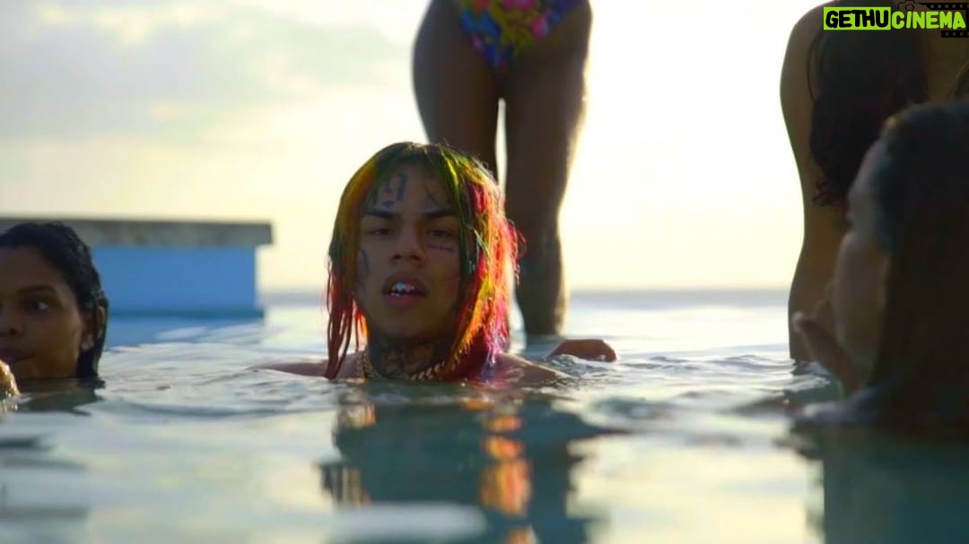 6ix9ine Instagram - GOTTI OUT NOW ‼️‼️‼️ LINK IN BIOOOO ‼️‼️ GO SHARE EVERYWHERE REPOST ‼️‼️‼️