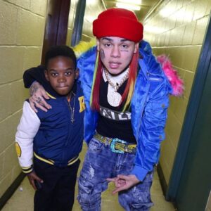 6ix9ine Instagram - This is my oldest son a lot of people say a lot of negative things like we don't look a like but that's a lie look at the nose eyes etc. We do it for the kids 🙏🏻🙏🏻