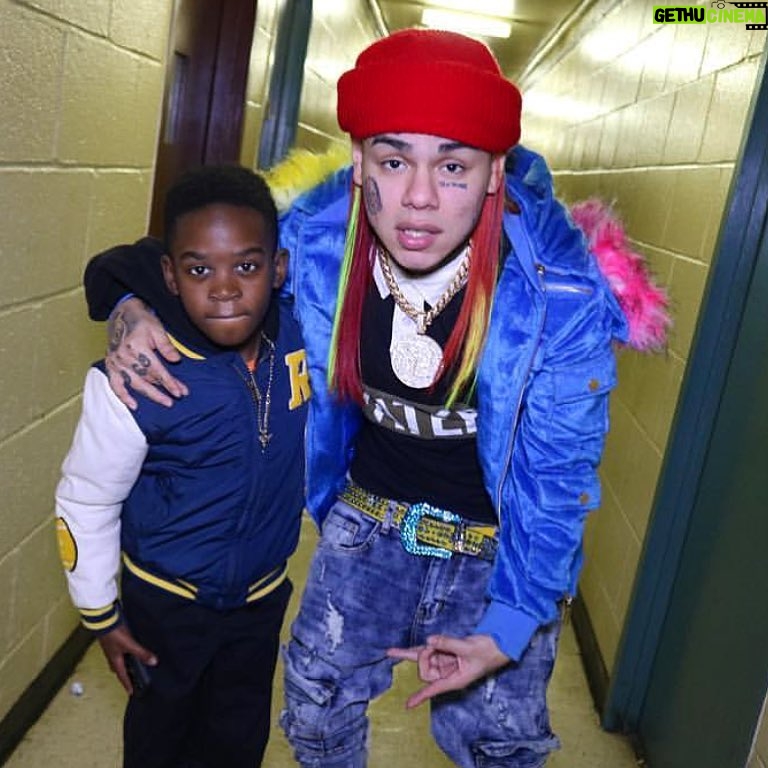 6ix9ine Instagram - This is my oldest son a lot of people say a lot of negative things like we don't look a like but that's a lie look at the nose eyes etc. We do it for the kids 🙏🏻🙏🏻