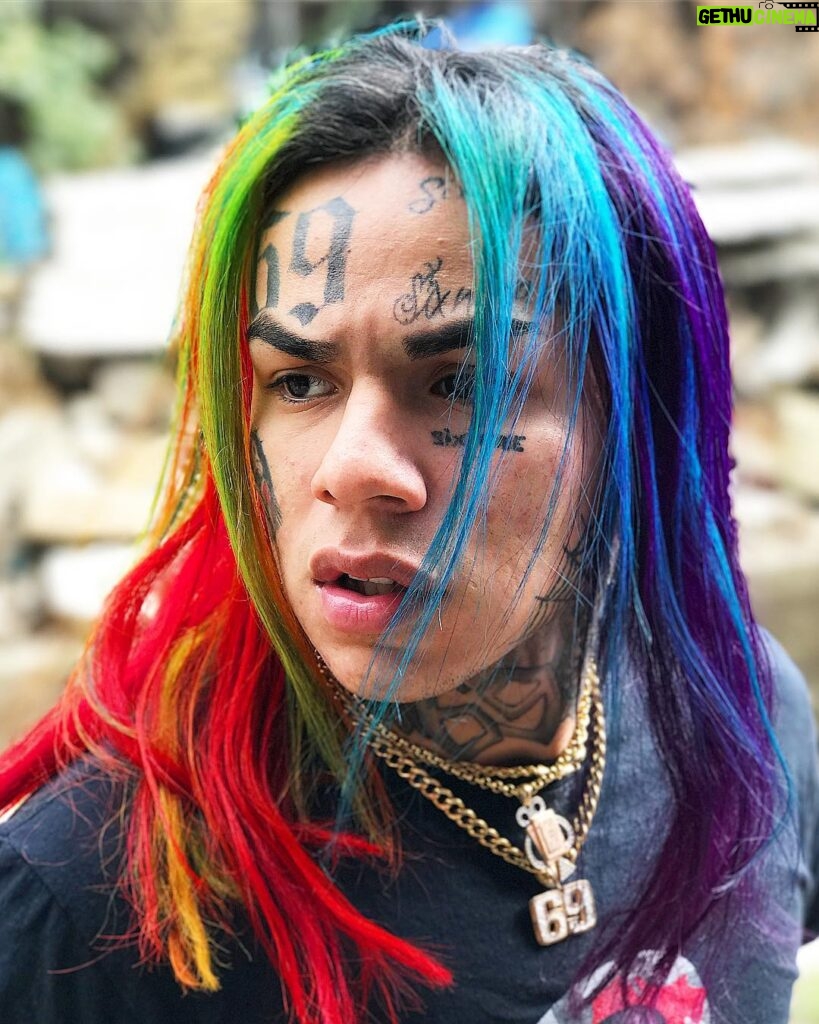 6ix9ine Instagram - Everyone who doesn't like me I'm doing better than in life. EU TOUR: 19TH OCT WARSAW POLAND 🇵🇱 20TH OCT PARIS FRANCE 🇫🇷 21ST OCT ST PETERSBURG RUSSIA 🇷🇺 New York, New York