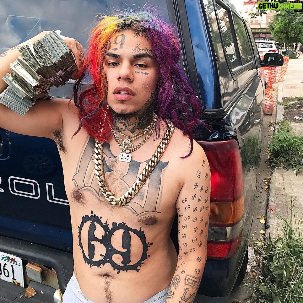 6ix9ine Instagram - Im really strong plus I'm like really fast, like I can beat u in a race from here to there. 69 keep me UP ™ Bedford-Stuyvesant