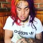 6ix9ine Instagram - DM me your story 🙏🏻 I love you we all make it together ❤️💜 100,000$ this rap shit cool but there's people out there with nothing 🚫🚫🚫 New York, New York