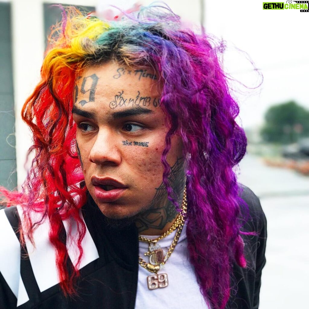 6ix9ine Instagram - New Music it's on the way. I been taking my time with my first project because it's my first project. I never put out a mixtape in my life or album etc. I probably have like 6 songs out in total. I've been fortunate to build a beautiful fan base with such small amount of work because what ever I do is through the roof and unseen. I promise that the project will be worth it and the music videos speak for themselves. I love you ❤️🌈💕🙄😍😋🤗🤓💅🏼😤😍🙄😋🌈💕🤗😋😍🌈💅🏼😤😎😭😋😍🙄😎🤓💚💜💅🏼🌈🤗😋😴🙄🤓💛💜💙❤️🤐😤😤💜❤️🙄🤗🤐😤🤓💚💙🤗🤗😋❤️😋🤗😍💛😎🤐🤓😴💕🤗😋🤓😤💜❤️💛💅🏼🌈🤓 Lenox Square