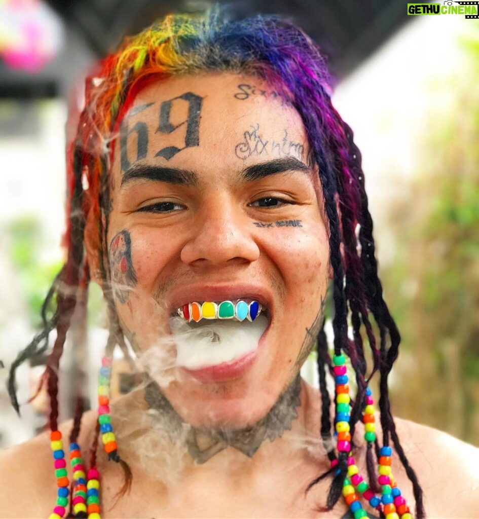 6ix9ine Instagram - I'm mad cute 🤷🏿‍♂️😫😩😩🙄😘 GO WATCH LINK IN BIO FOR THE NEXT VIDEO 💕🍆 South Beach