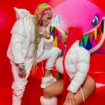 6ix9ine Instagram - nObOdY gOiN To WoRk wiTH HiM No mOrE 🥴 🤣🤣🤣 LINK IN MY BIO ‼️‼️ GO PREORDER TROLLZ RIGHT NOW 🌈 💿💿💿 PORTION OF THE PROCEEDS FROM TROLLZ WILL GO TO BAILING OUT PROTESTERS 💙❤️💚💛🧡💜🖤🤍