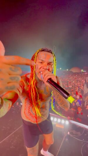 6ix9ine Instagram - 3 YEARS NO MUSIC 🌈 3 YEARS NO RADIO 🌈 3 YEARS NO INDUSTRY SUPPORT 🌈 I WAKE UP AND DECIDE TO MAKE MUSIC AGAIN AND PERFORM INFRONT OF 40,000 🌈 I WOULD HATE MY GUTS TO … I WILL FOREVER BE THE NUMBER 1 RAPPER IN THE WORLD FOREVER GRATEFUL ❤️💚💛💜💙🧡💖