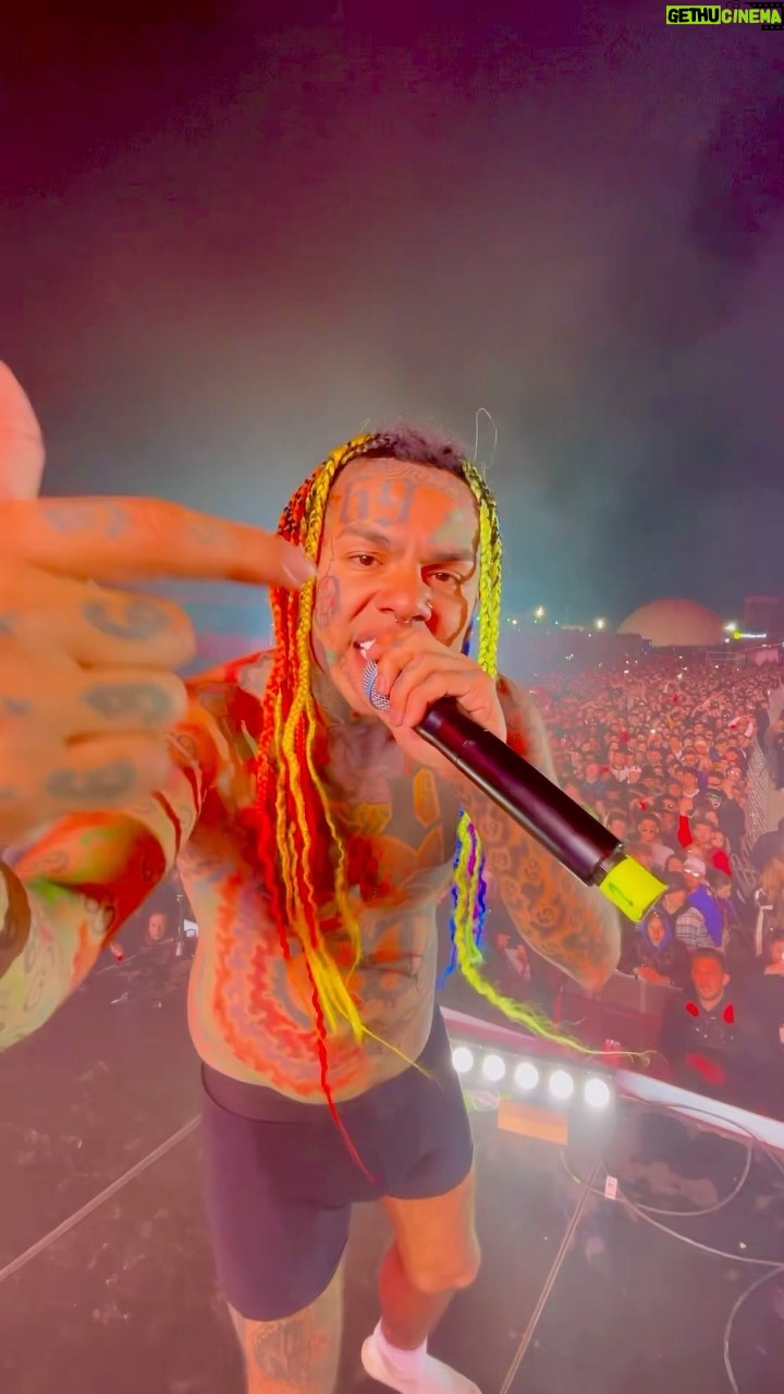 6ix9ine - 1.9 Million Likes - 3 YEARS NO MUSIC 🌈 3 YEARS NO RADIO 🌈 3 YEARS NO INDUSTRY SUPPORT 🌈 I WAKE UP AND DECIDE TO MAKE MUSIC AGAIN AND PERFORM INFRONT OF 40,000 🌈 I WOULD HATE MY GUTS TO … I WILL FOREVER BE THE NUMBER 1 RAPPER IN THE WORLD FOREVER GRATEFUL ❤️💚💛💜💙🧡💖