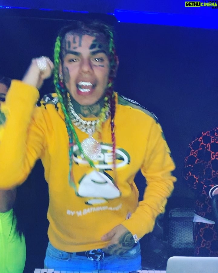 6ix9ine - 2.9 Million Likes - THIS PROJECT IS SO 🔥🔥🔥🔥🔥🔥🔥🔥🔥🔥🔥🔥🔥 NOVEMBER 23RD I CANT WAIT FOR YA TO HEAR IT 🔥🔥🔥🌈🌈🌈💦💦💦 TIC TOC @lilbaby_1 🐍🐍💕💕🌈🌈💦💦