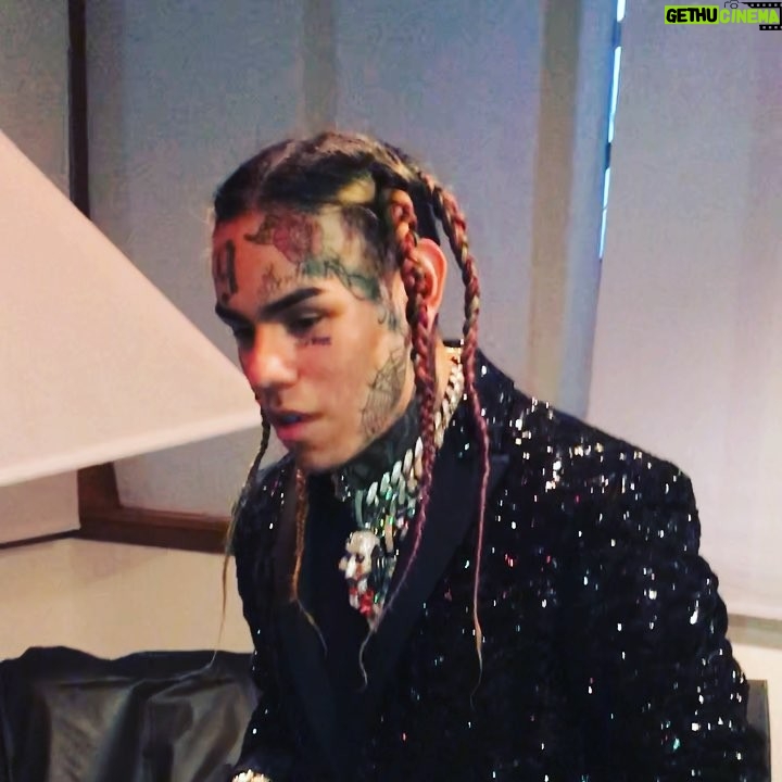 6ix9ine - 1.7 Million Likes - Goodluck Daddy Yankee
@andrealanzapp #ImTakingYourSpot #swagger