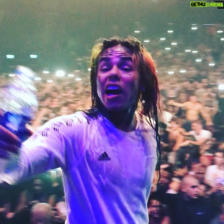 6ix9ine - 2 Million Likes - I SWEAR THERE ISNT NO ONE OUT THERE BETTER THEN ME 💕💕 TO ALL MY FANS I LOVE YOU DEARLY 💕💕💕🌈🌈🌈