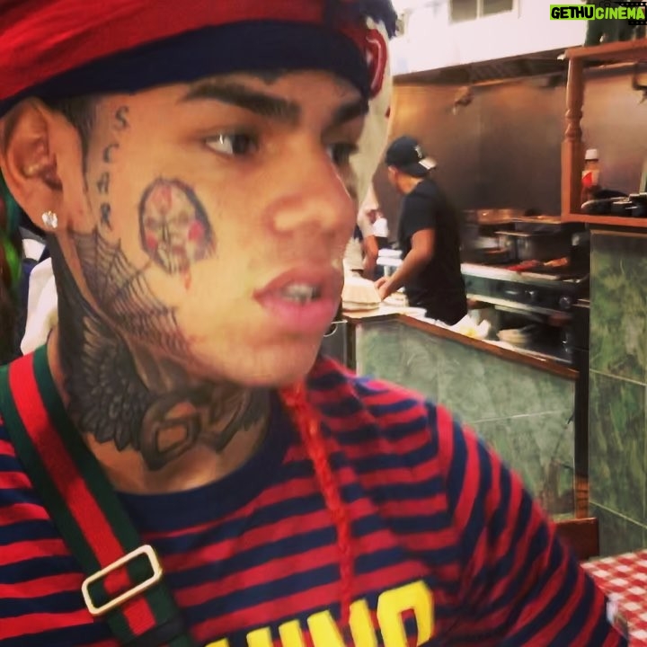 6ix9ine - 3.3 Million Likes - My mom 💕