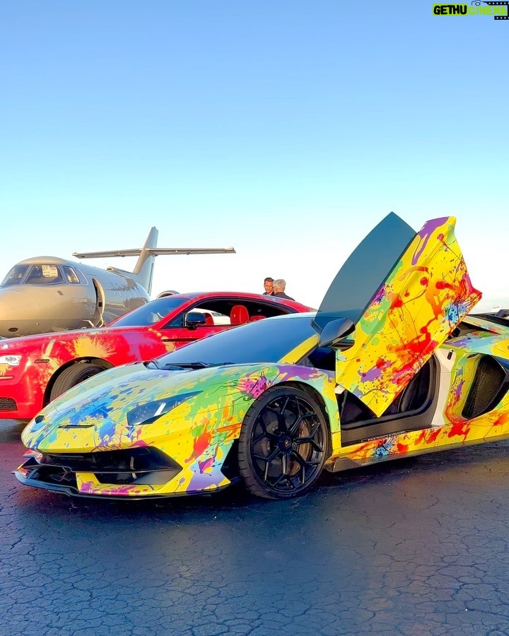 6ix9ine - 2.2 Million Likes - On my way to New York. I got a million dollars on me and on my mother I’m by myself here’s what the jet lady texted me I copy and pasted it Arriving:6:45PM
Airport: signature flight
1 Airport Rd, Morristown, NJ 07960
Well I’m with the kid who recorded this video but he’s like 5’4 140 solid I swear.