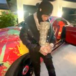 6ix9ine Instagram - My mom is jokes 😭 but yo you guys have a merry Christmas make sure ya get ya girl some shit these bitches doing bad out here 😭😭😭😅💔 can someone buy me some crocs?