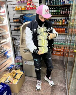 6ix9ine Instagram - New York Really Soft. This is home but me walking around with 1,000,000 cash is crazy