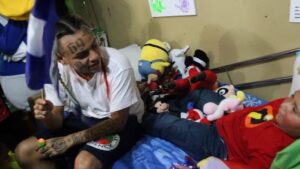 6ix9ine Instagram - YESTERDAY I received a call after my performance... That a human being last wish was to meet me... it’s nothing I can write to make it hit deeper then what it is .... This beautiful kid has stage four terminal brain cancer.... his heart is so pure so full of joy 💔💔💔💔💔 I fell in love with this kid in seconds. Yesterday we took the time to get to know each other, play games, sing.. We ate, laughed, and learned a lot. I got the honor to pay franklins family monthly Rent for a year to help them with financial funds during this hard time. WE BE SO QUICK TO HATE OUR LIVES AND FUCKING COMPLAIN AND ALLLLLLLLL THIS KID COULD DO YESTERDAY WAS FUCKING SMILE ‼️ He’s the reason why I love doing this MOMENTS LIKE THIS YOU CANT EVER FORGET. IF YOU HAVE TWO SECONDS OF YOUR TIME........ PLEASE FOR ME .. Donate to Franklin and his Family.. so they can cover all financial expenses they have in this troubling time... 1 dollar is everything.  THE ‼️‼️LINK WILL BE IN MY STORYYYYYY ‼️‼️
https://www.gofundme.com/nx5vfs-a-miracle-for-franklin