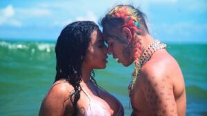 6ix9ine Instagram - BEBE IS OUT NOW 🔥🔥🔥💦💦💦 LINK IN MY BIO GO WATCH IT NOW 🌈 I NEED EVERYONE TO GO SHARE THIS ON YOUR PAGE RIGHT NOW ‼️‼️‼️ WHEN YOU DONE REPOSTING IT DM ME A SCREENSHOT AND ILL POST IT 💙💚💛💜💕💕💕 MAKE SURE YOU TAG BESTFRIEND AND ENJOY THAT LAST SONG OF SUMMER 🦄🦄🌈🌈🌴🌴🌴🌴 BEBE ❤️ SANGRE LATINA @anuel_2blea @ronnyjlistenup 💦💦