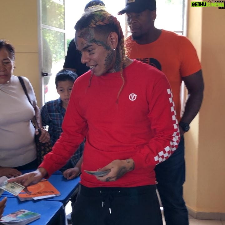 6ix9ine - 2.3 Million Likes - I went to my mom school where she attended 45 years ago AND IT FELT AMAZING GIVING HOPE TO THESE KIDS. Even if they didn’t really care for what I said it felt so gooooooood seeing them happy and knowing that there’s always a way out and a way through! TE AMOOOOOO MEXICOOOOO 🇲🇽🇲🇽🇲🇽❗️❗️❗️