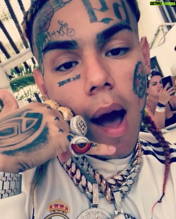 6ix9ine - 1.4 Million Likes - MOOD ALL 2018 THOT LIFE IBIZA IM LIVE IN USHUAIA TONIGHT ‼️