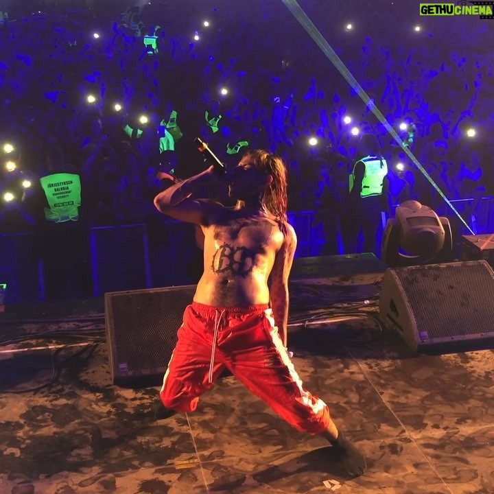 6ix9ine Instagram - YOU NEVER WENT TO A REAL LIFE CONCERT IF IT WASN’T A 69 SHOW ‼️🖤❤️💛💜💚🌈 NO IF BUTS WHATS THIS IS FUCKING FACTS ‼️‼️‼️ IM THE BEST IN THE GAME RIGHT NOW 🦄🌈 Tampere, Finland