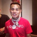 6ix9ine Instagram - My 6 one this year 😂 I’m at the top of the INDUSTRY and I started telling everyone suck my dick they tried to Black ball me and FAILED 😂😂😂😂😂😂 @artisthbtl @fettywap1738 I LOVE YOU GUYS ❤️🧡💛💚💙💜 Manhattan, New York
