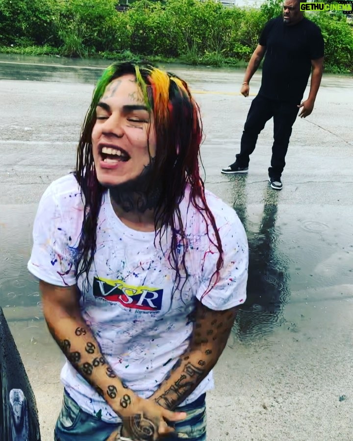 6ix9ine - 2.3 Million Likes - Young Michael Jackson .. I know my security hates themselves like why we gotta protect this little bitch