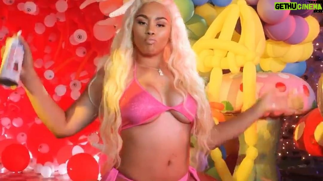 6ix9ine - 1.6 Million Likes - 1 WEEK TODAT 70,000,000 + VIEWS 🌈🌈🌈🦄🦄🦄💞💞💞💧💧💧 BITCH WE HOTTEST THING COMING OUT NEW YORK 😈‼️‼️‼️ @nickiminaj RACE ME 🏃🏻♂️