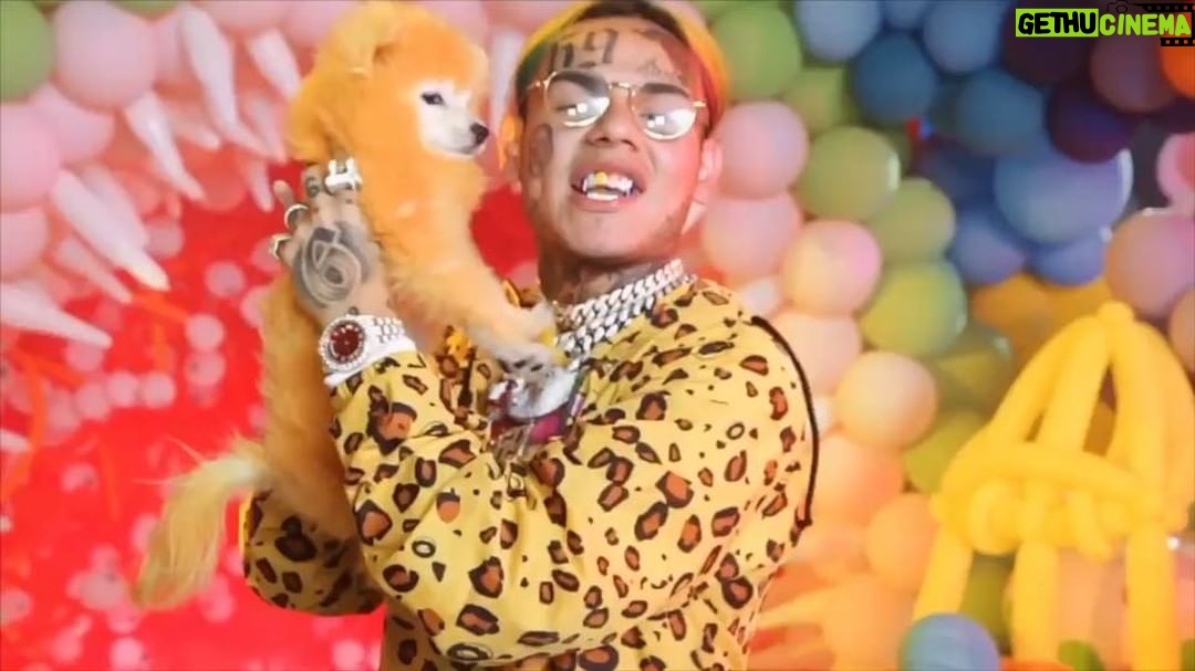 6ix9ine - 1.9 Million Likes - ‼️FEFE OUT NOW‼️ GO WATCH RIGHT NOW 💜❤️💚💙🧡💛 EVERYONE SHARE FEFE ON YOUR PAGE 🦄🌈‼️🌈🦄‼️ SHARE IT ✅ REPOST IT 💞 TAG EVERYONE AND THERE GRANDMA 💚💛💜❤️💙🧡
@nickiminaj 🦄 @murdabeatz 🎹