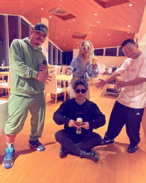 APOLLO Instagram - "D"の皆んなで😏🤙
この投稿のいいねが明日の生活費ってやつです🙏
是非いいねコメントよろしくお願いします🙇‍♂️