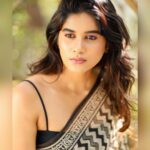 Aadhirai Soundarajan Instagram – 🖤

Saree : @thenmozhidesigns 
MUA : @hairtales.by.punithavathy 
Photography : @sat_narain @shotsbyuv 

#aadhiraisoundararajan #saree #sareelove #sareelover #sareefashion #cute #girl #smile #love #fashionmodel #fashionblogger #actor #actorslife #fashionphotography #sareelook #jessi #jessie #outfit #outfitoftheday #officewear Chennai, India