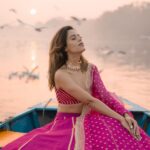 Aakriti Rana Instagram - Before you ask, lag rahi thi thand mujhe 🤣 But fashun is important 📍Yamuna Ghat, Delhi Have you ever been here, visit before all the birds leave. The sunrise here is absolutely breathtaking with thousands of birds flying around. P.s they feed them namkeen there to fly around the boat 🙊 Jitna bada namkeen ka packet, utne zyada birds around your boat. Outfit : @kalkifashion 📸. @shivam.vashisht @shivamphotoworks #aakritirana #yamunaghat #yamunaghatdelhi #sunrise #collab #photography #fashion #lehenga #indianwear #travelblogger #sunrisephotography #dreamy #delhi