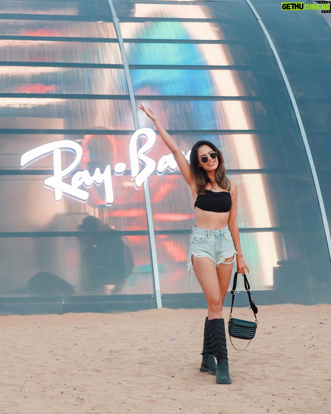Aakriti Rana Instagram - Living for the soundwaves with @Rayban at Magnetic Fields. Unforgettable weekend with the best in the music scene at the desert through my Ray-Ban lens! (Ad) @RayBan #rayban #raybanreverse Magnetic Fields Festival
