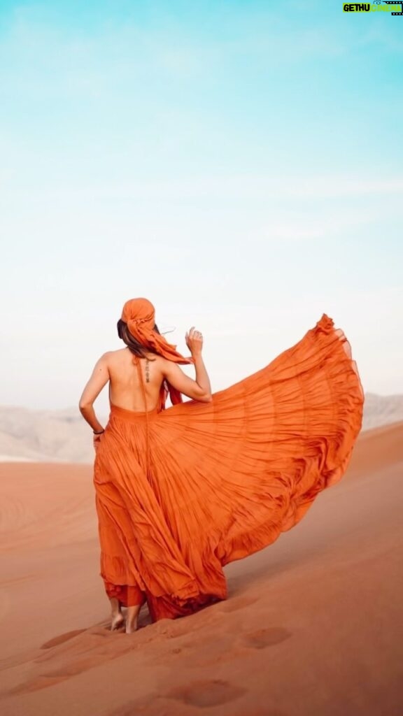 Aakriti Rana Instagram - Always wanted to shoot something nice in the dunes! Watch till the end for the pictures! Got this super flowy set of dress and outerwear from @ordinaree.in and it looked so pretty in this colour with the dunes! ❤️ #aakritirana #sanddunes #photoshootideas #travelblogger #indiantravelblogger #lookbook #ootd #UAE #gifted #locationvspicture