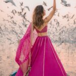 Aakriti Rana Instagram - Saw the most beautiful sunrise of 2024 at Yamuna Ghat in Delhi. Thousands of migratory birds are seen here from November to mid March. The view is absolutely breathtaking and a heaven for a photographers. I had this little bucket list thing in my Delhi list for a while and I am so glad that I witnessed this beautiful sunrise! ❤️ Share this with your friends if they didn’t know about it. The gorgeous outfit from @kalkifashion made it even better! I honestly didn’t feel like taking this outfit off. So simple and yet so pretty. 📸 Shot by @shivam.vashisht @shivamphotoworks #aakritirana #yamunaghat #yamuna #sunrise #photoshootideas #yamunaghatdelhi #yamunaghatphotography #lehenga #sunrisephotography #delhi #indianwear #travelblogger