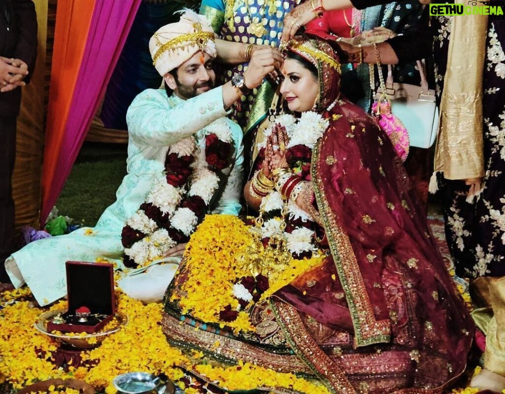Aalisha Panwar Instagram - Posting late but with same emotion and amount of happiness.. Soooo happy for u guys yr.. god bless u both .. always stay happy n healthy n keep irritating each other for the rest of ur life till eternity.. 😅😂🥰 Mera Baggadbilla dulha bn hi gya finally .. 🥹 Guys our party is still pending .. 🤣🤪 Lv u both ..❤️