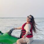 Aalisha Panwar Instagram - Sukoon .. 🩵🌊 . . . #SouthGoa #gettingbeachy #peace #rejuvinating #chilling #solotrip #vibingalone #welcoming2024