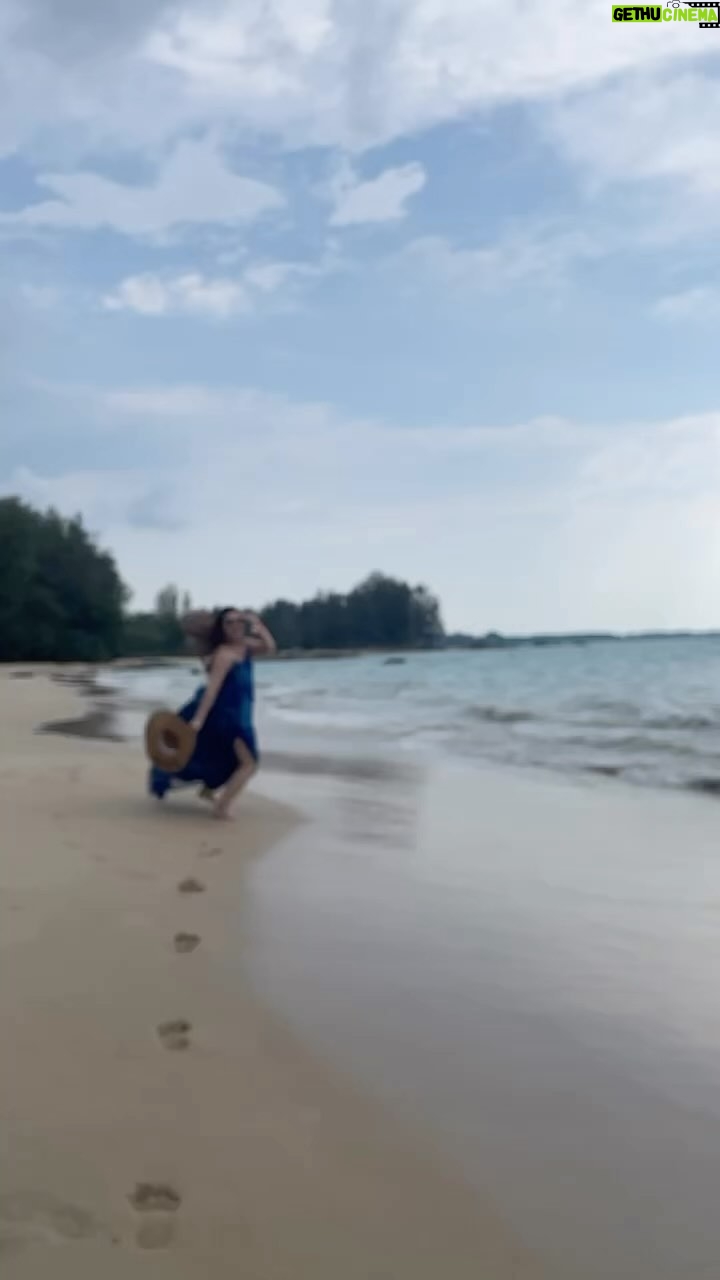 Aalisha Panwar Instagram - I’m not the whiskey u want.. ., I’m the water u need ..💙