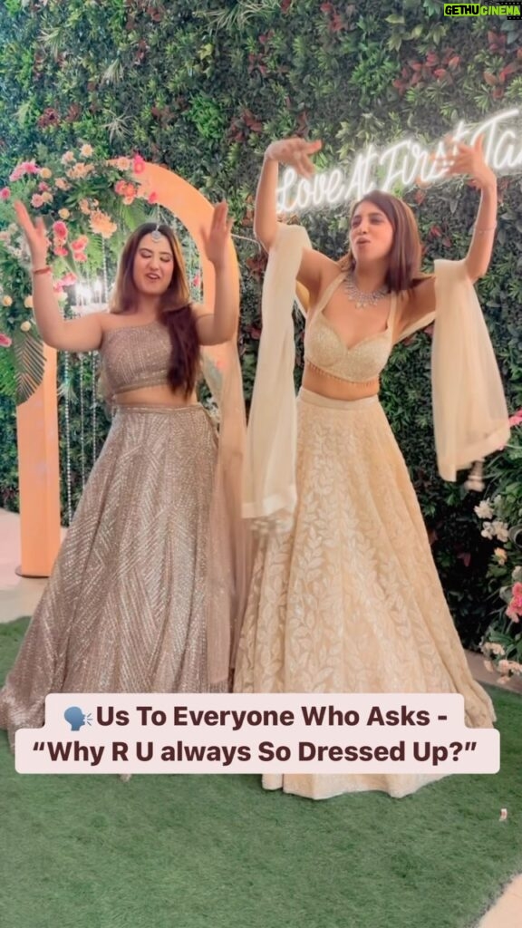 Aalisha Panwar Instagram - Just Go 🙏🏻🤣😂 . . 👗 Both Flaunting @neerusindia . #nehaadhvikmahajan #aalishapanwar #funreels #trendingreels #friends #fun #weddingfun #celebrations