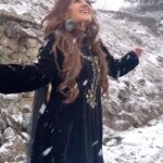 Aalisha Panwar Instagram – जन्नत ।। 🏔️🌨️❄️

First snow is like first LoVe.. .,

#Kashmir #firstsnow #throwback #saturdaymood #love