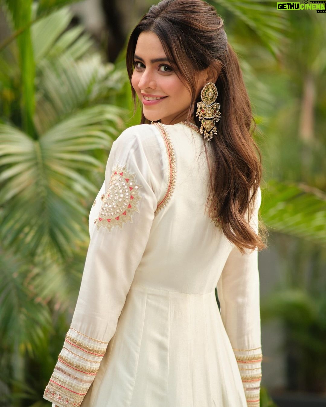 Aamna Sharif Instagram - 🤍 . . . . . In @gopivaiddesigns Jew @sanzanyjewels @mukeshpatilmakeup @chettiarqueensly 📷 @sanjaydubeyphotography