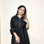 Aanchal Khurana Instagram - GRWM for chai pe charcha with your ladka 🖤🧿 Comment for the link of the outfit 🫶🏻 . . . . . . #grwm #indianoutfit #anarkalisuits #outfitoftheday #explore #explorepage #delhi #newdelhi #india #bindi #blackoutfit #black #aanchalkhurana #balh2