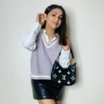 Aanchal Khurana Instagram - Try my H&M order with me @hm link in my story 1) Oxford shirt Rs.1,499 medium 2) Slit-hem mini skirt Rs.1,499 medium size . . . . . #hm #hnm #haul #fashion #fallfashion #grwm #delhiwinters #inspo #aanchalkhurana #hmhaul #outfitoftheday Punjabi Bagh