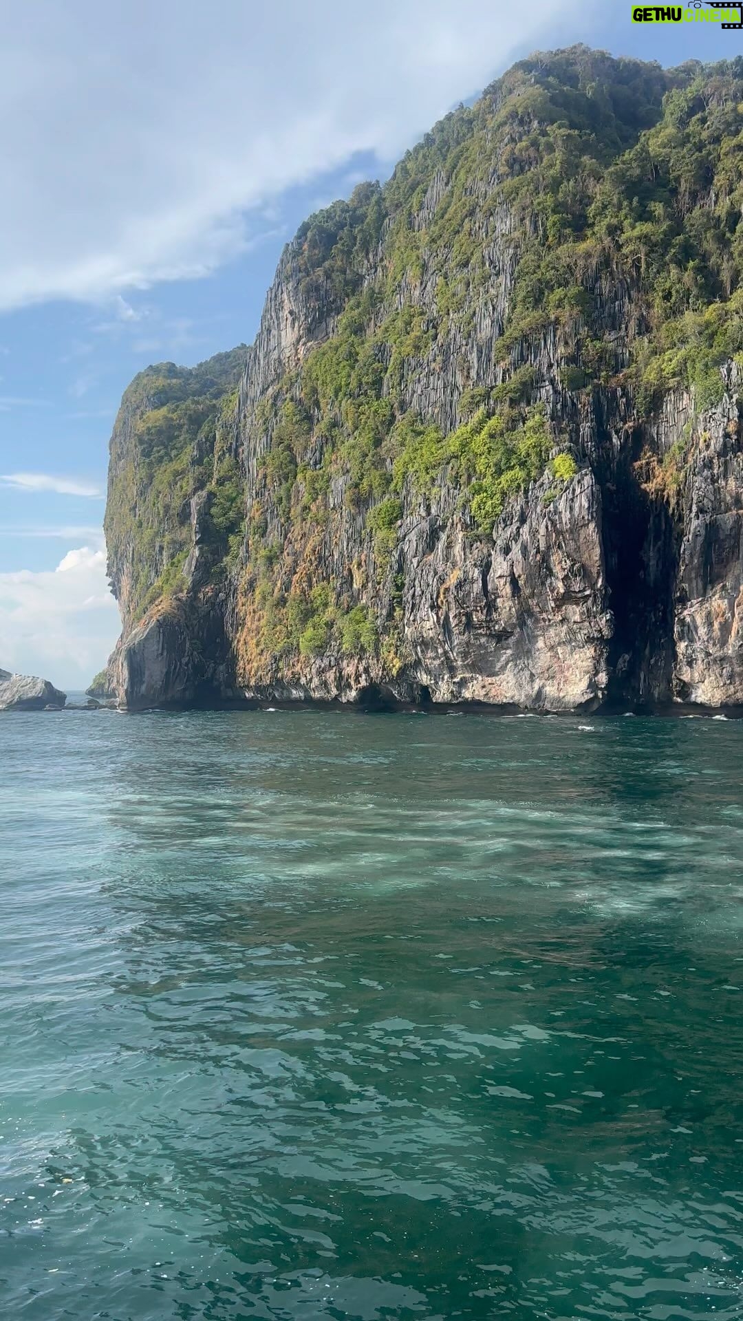 Aashika Padukone Instagram - Heaven🌊 #nofilter #sea #peace