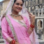 Aastha Chaudhary Instagram - Happy new year to all 💖 Meet Geeta rajawat on 3rd January, 9.30pm only on colors & jio cinema. #merabalamthanedar #wishusluck #2daystogo #gratitude Phool Mahal Palace