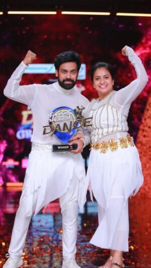 Aata Sandeep Instagram - Can’t forget this title winning moment of  #NeethoneDance The dance reality show in 
@starmaa @endemolshineind 
Loads love to my favourite person @thedeverakonda & @sreemukhi 
Thanks to my judges @radhanair_r @sadaa17 @tarunmaster
