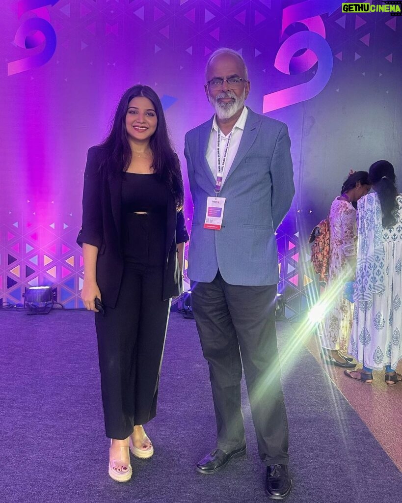 Aathmika Instagram - Glad to meet Velumani Sir (Thyrocare) who inspire me and the millions of this generation!! Thank you #tngim2024 for the wonderful opportunity to meet inspiring leaders in their respective fields!!